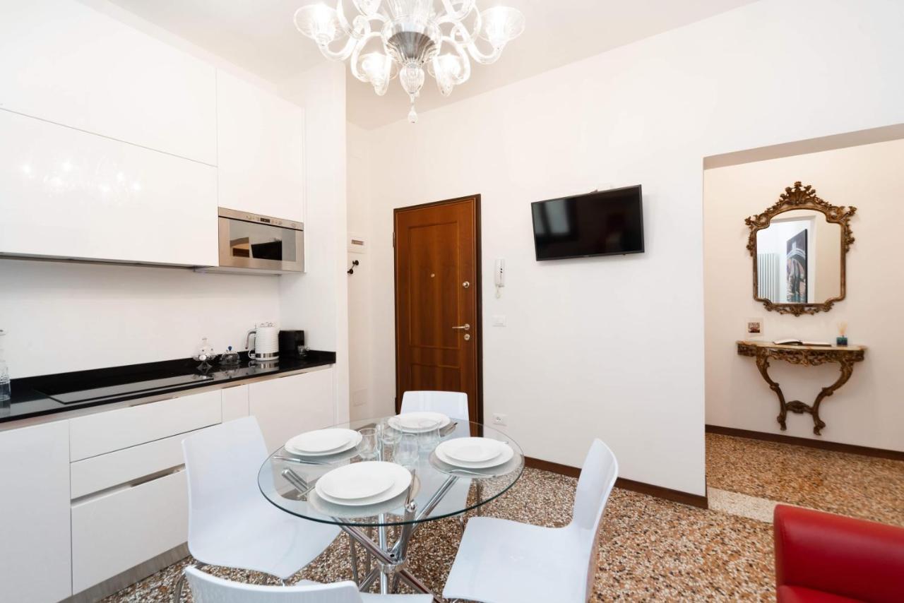 Just Urban Stays - Castello 5067 Boutique Apartment Венеция Экстерьер фото