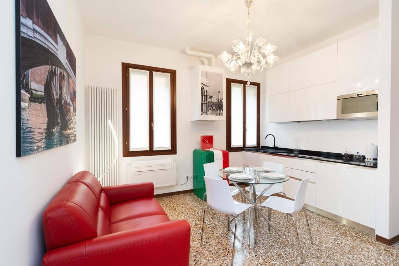 Just Urban Stays - Castello 5067 Boutique Apartment Венеция Экстерьер фото